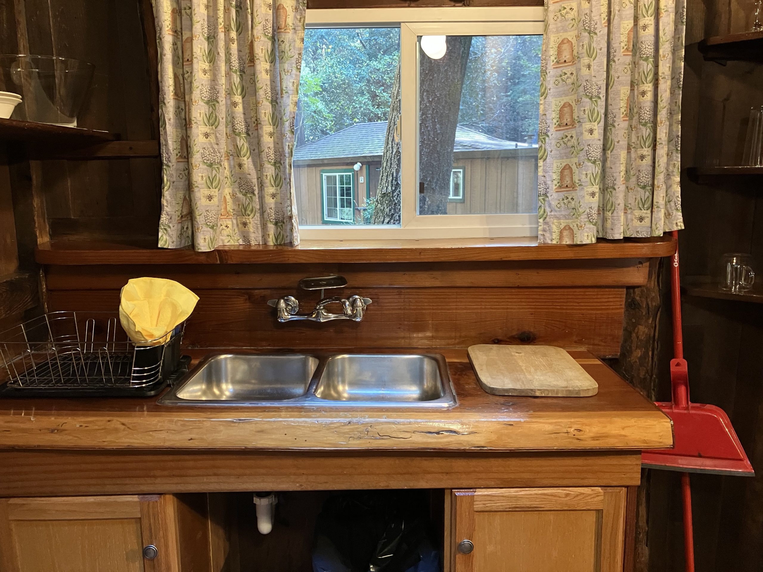 Ripplewood-Resort-Hotel-Big-Sur-Cabin-7-4